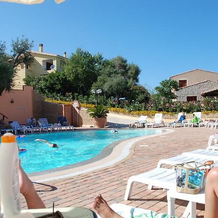 Aparthotel Li Troni Budoni Exterior foto