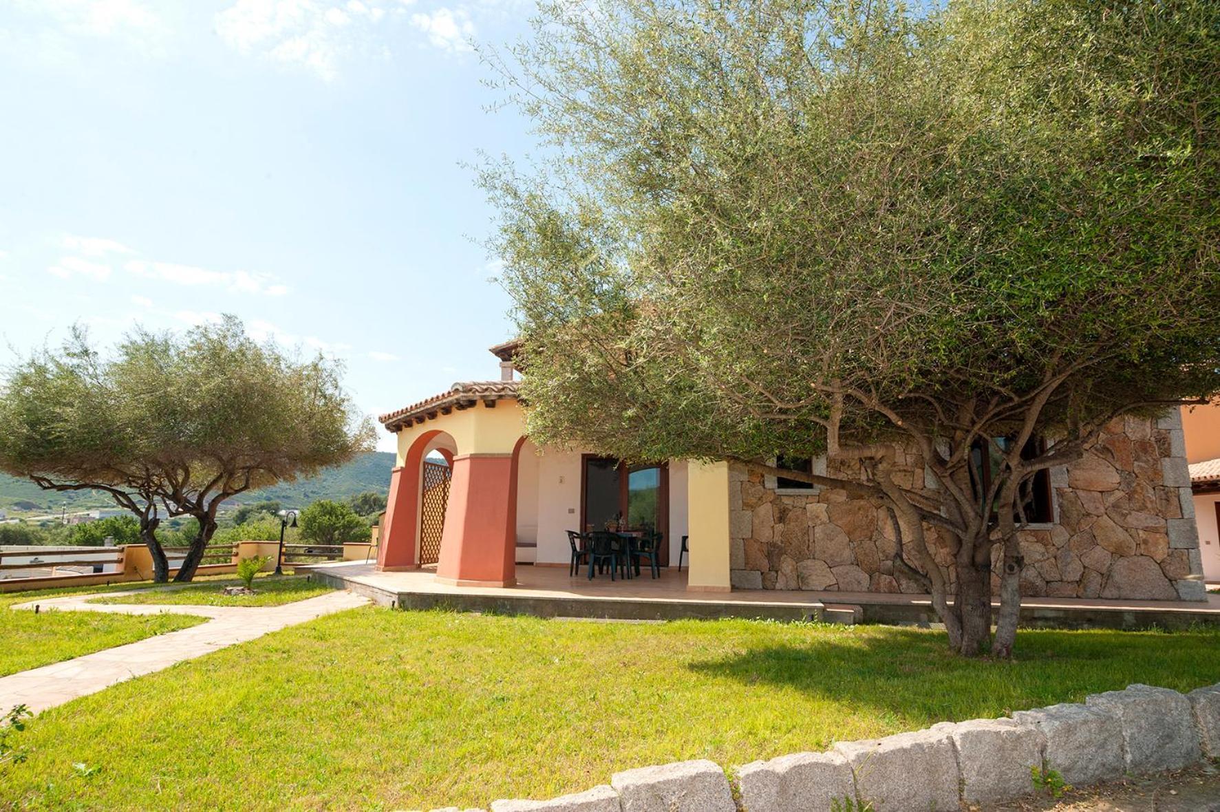 Aparthotel Li Troni Budoni Exterior foto